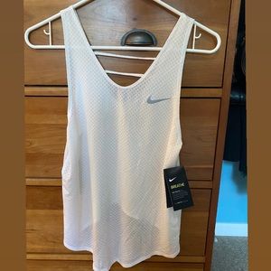 NWT Nike Women’s tank top (xs)